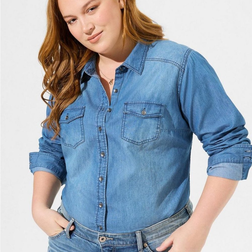 Torrid NWT Taylor Medium Wash Denim Button-Down Shirt